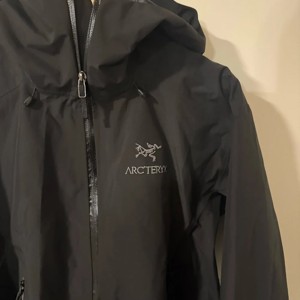 Arc'teryx Black Jacket Beta LT - Picture 2 of 6